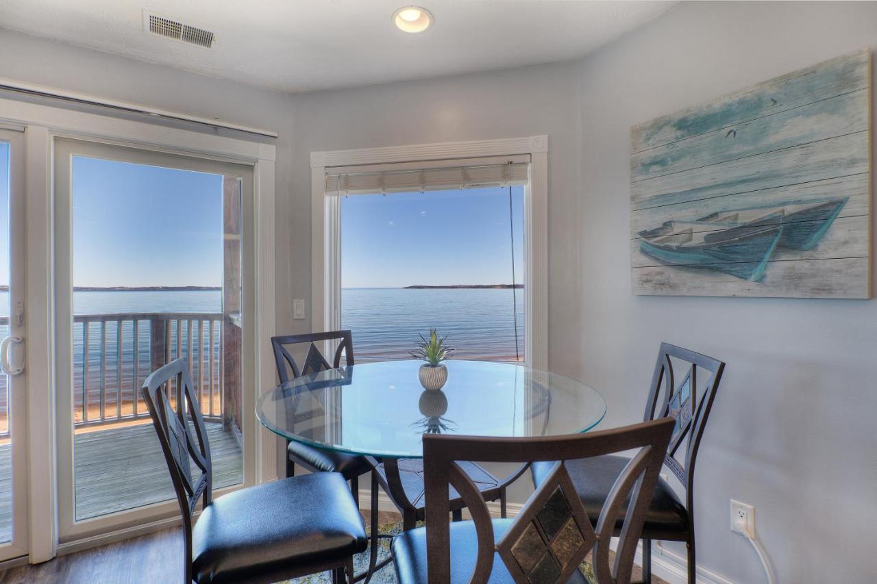Beachside 216 With Pool Hot Tub And Private Deck Overlooking East Bay Traverse City Exterior foto