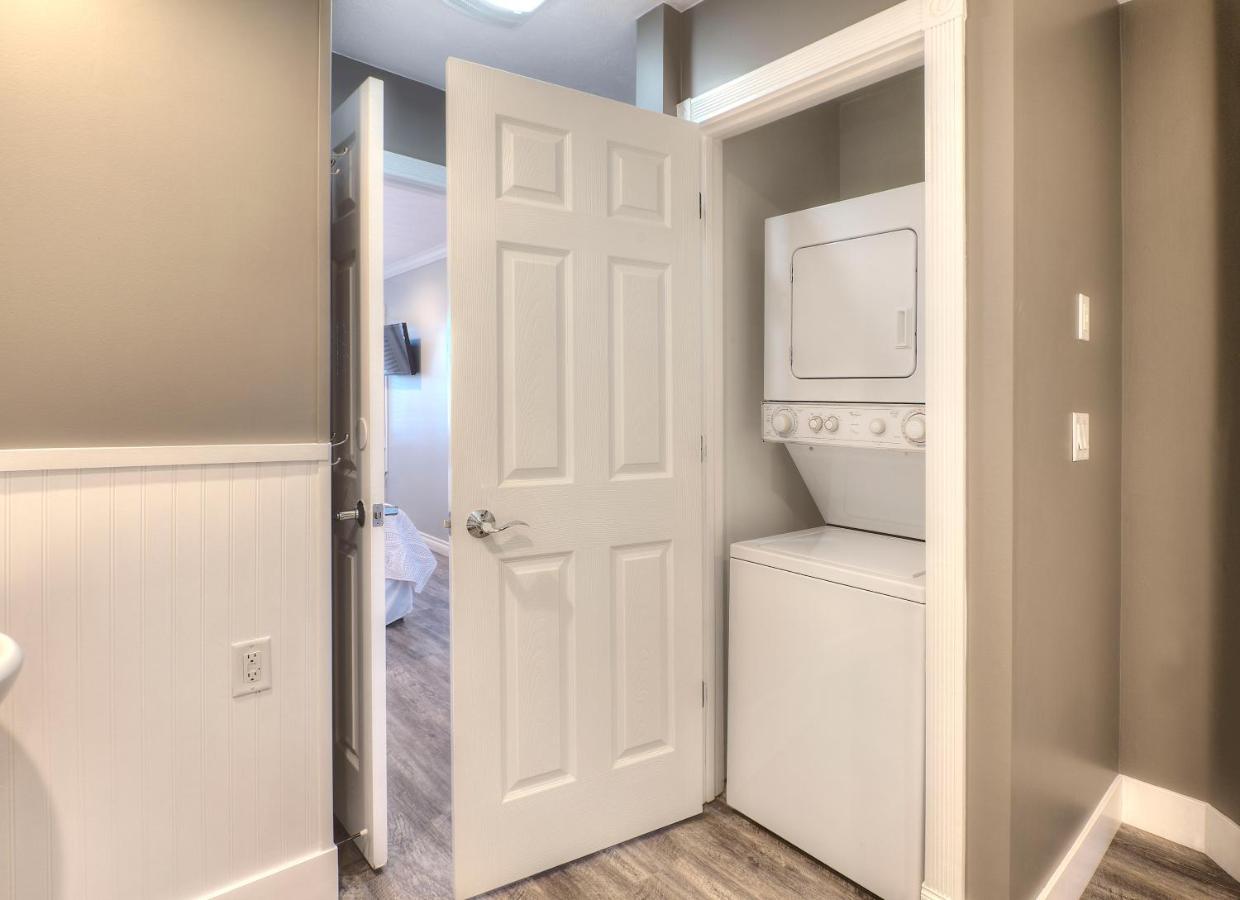 Beachside 216 With Pool Hot Tub And Private Deck Overlooking East Bay Traverse City Exterior foto