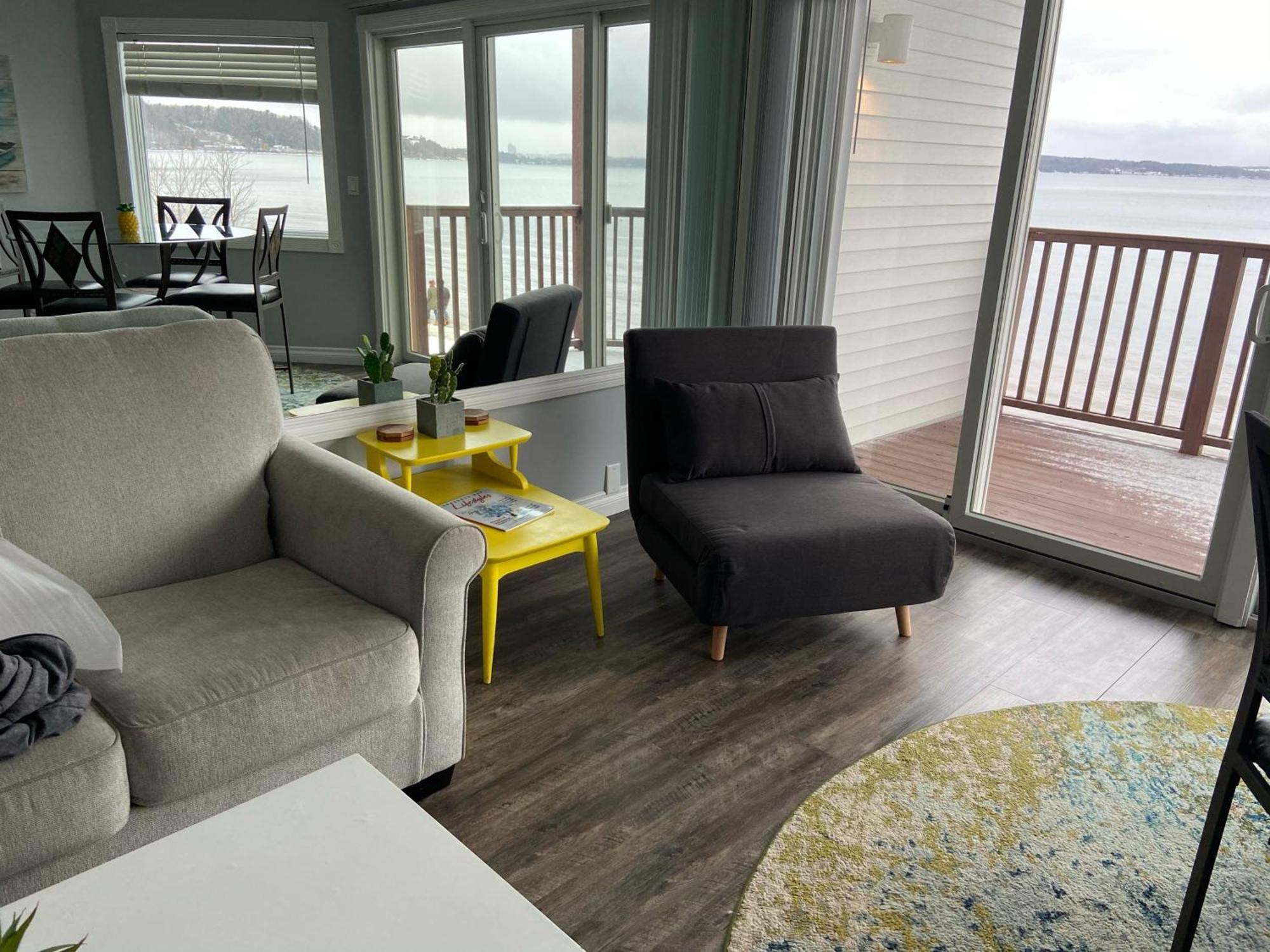 Beachside 216 With Pool Hot Tub And Private Deck Overlooking East Bay Traverse City Exterior foto